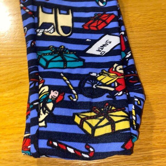 LuLaRoe Christmas Themed Leggings With Santa & Presents Pattern 2 pack - Picture 5 of 8